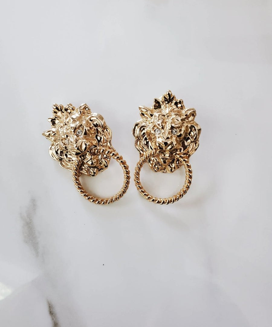 Incorporating Vintage Jewelry into Your Modern Wardrobe: Tips and Inspiration - Admiral Row