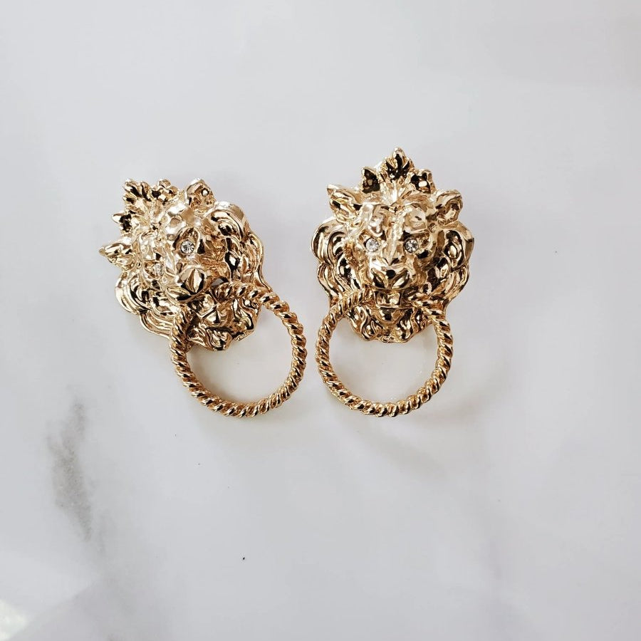 Incorporating Vintage Jewelry into Your Modern Wardrobe: Tips and Inspiration - Admiral Row