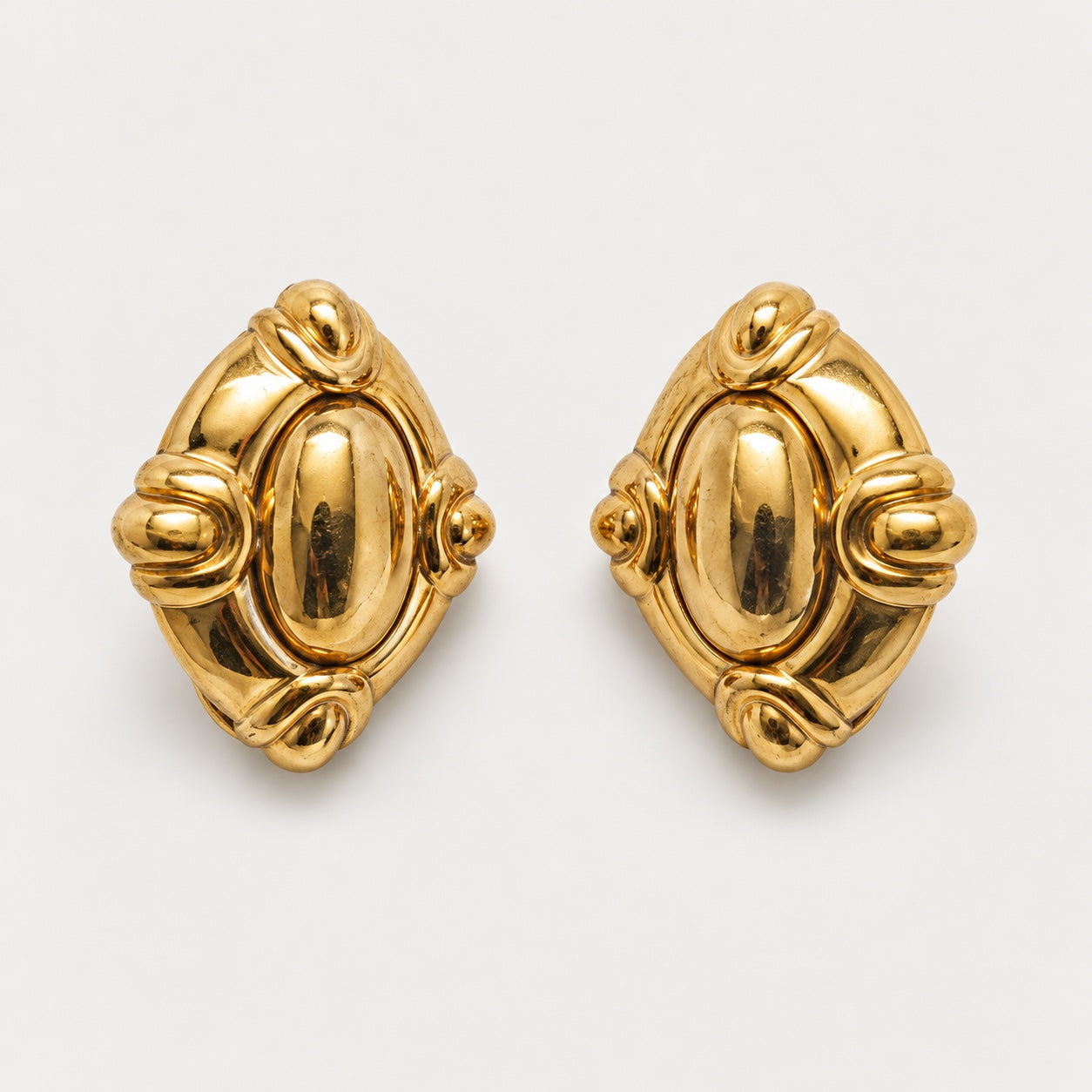 Vintage Gold Ornate Oval Clip-On Earrings — main view (source 2923)