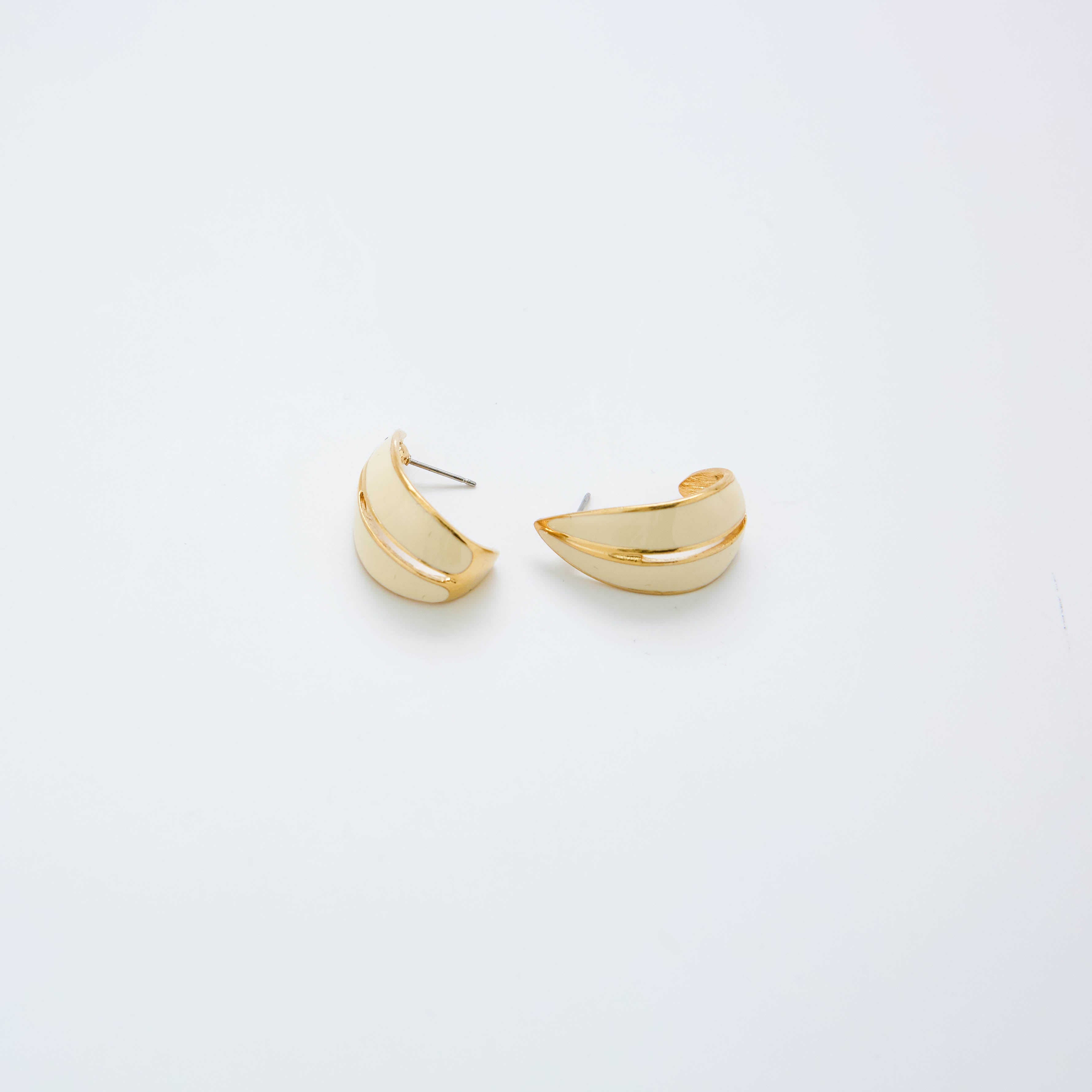 Vintage Trifari Off White and Gold Earrings