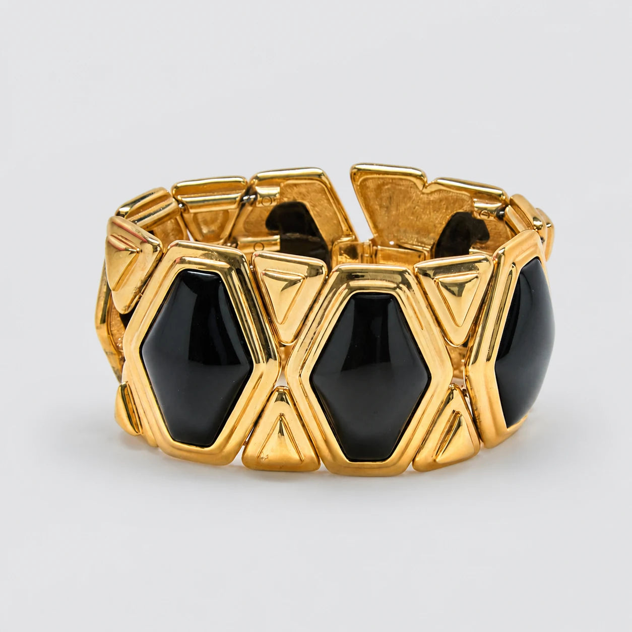 Vintage black geometric stretch bracelet — link detail