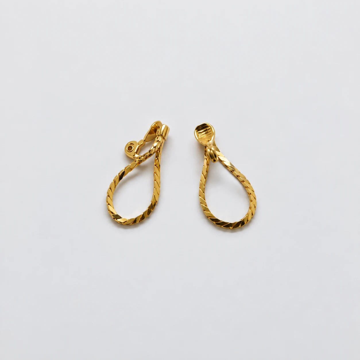 Vintage Gold-Tone Faceted Teardrop Clip-On Earrings — reverse and clip detail