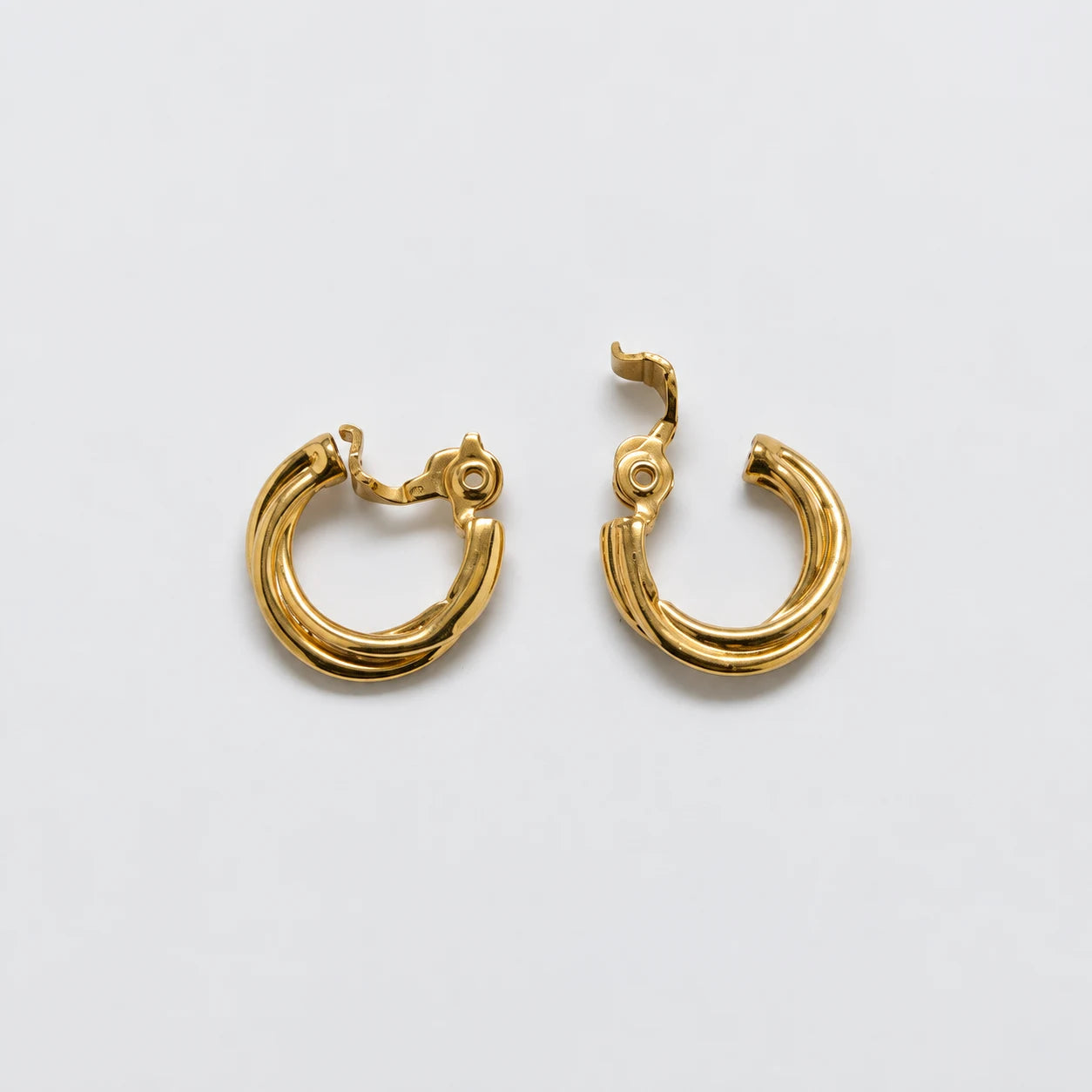 Vintage Gold-Tone Grooved Hoop Clip-On Earrings — alternate open closure view
