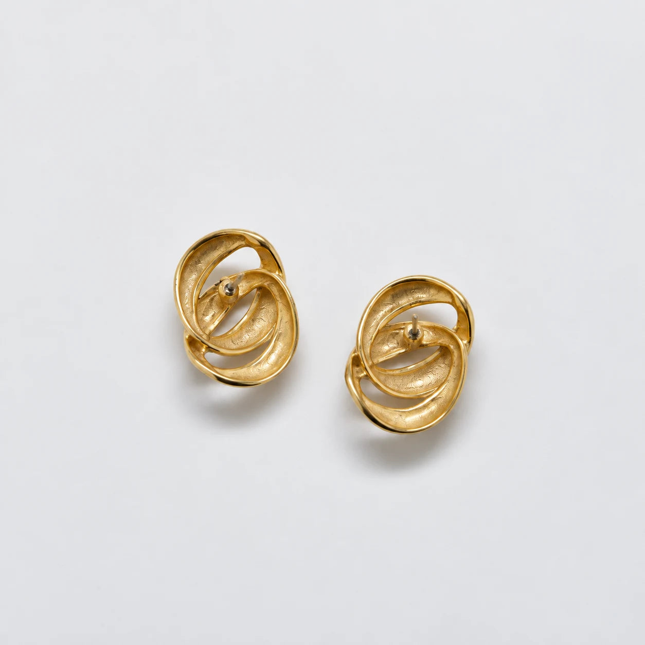Vintage Gold-Tone Interlocking Loop Earrings — reverse and post detail