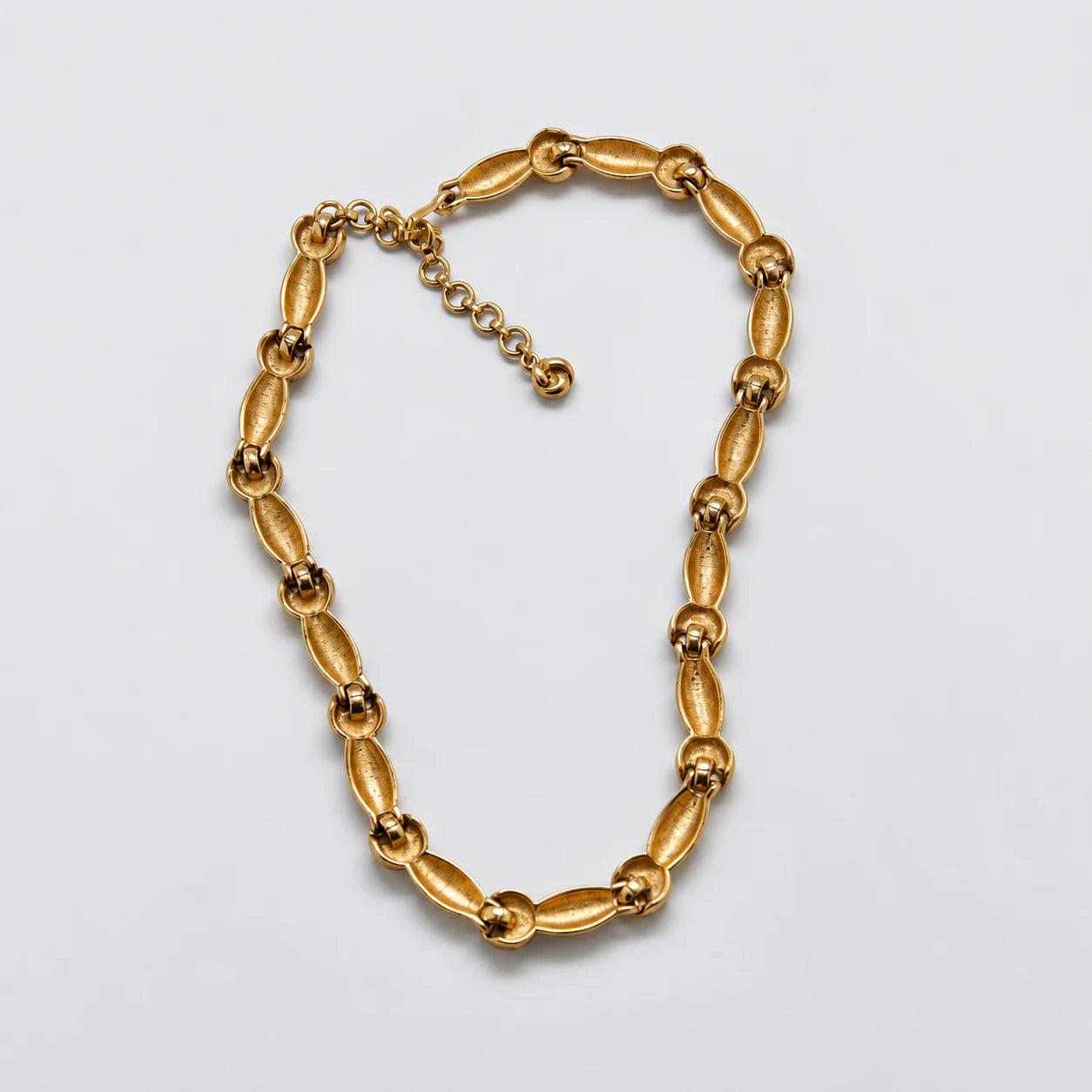 Vintage Gold-Tone Knot and Oval Link Necklace — reverse construction