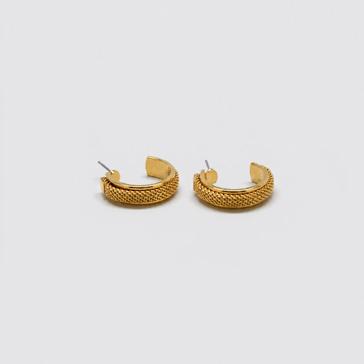 Vintage gold-tone mesh hoop earrings — side detail