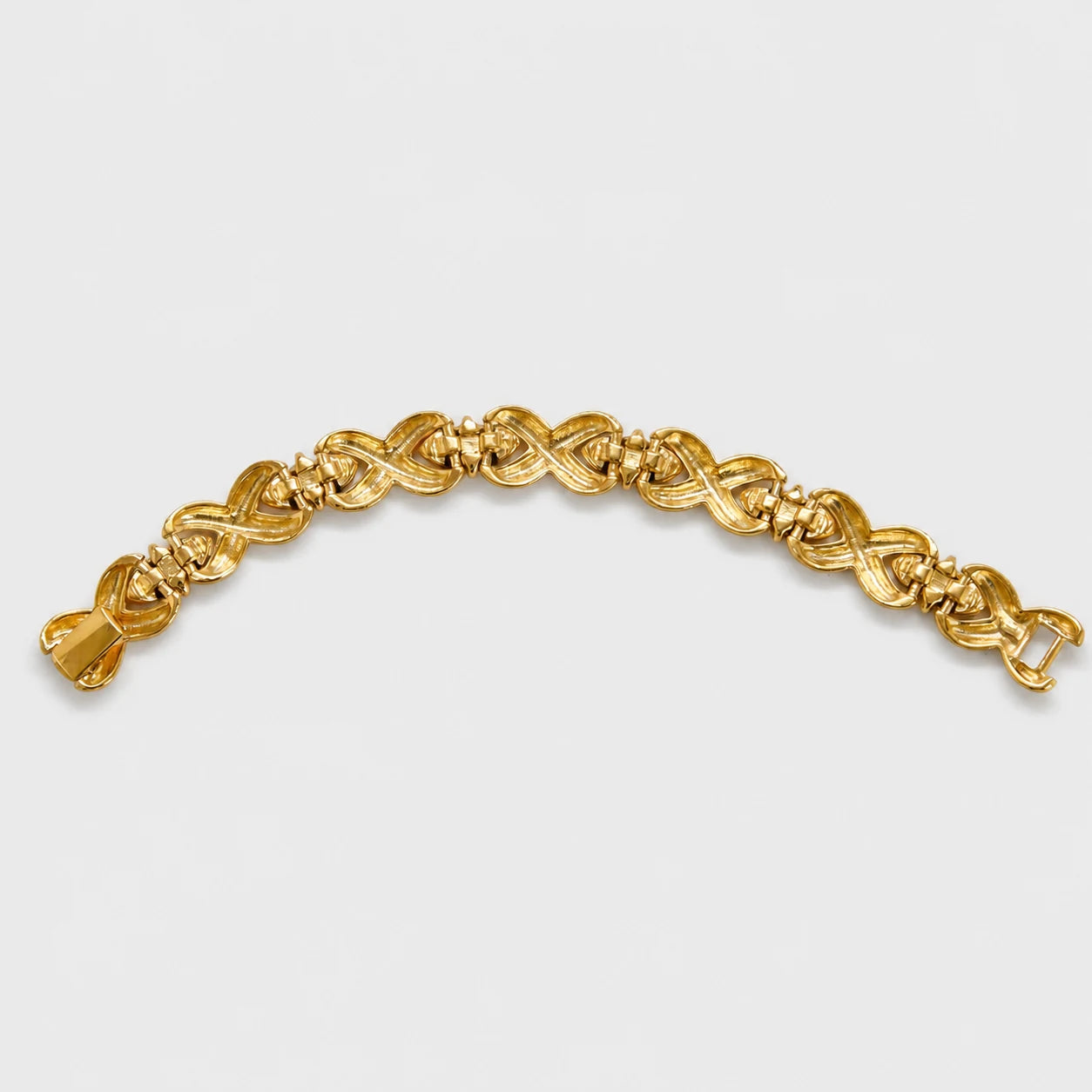 Vintage gold-tone sculptural knot link bracelet — reverse and clasp