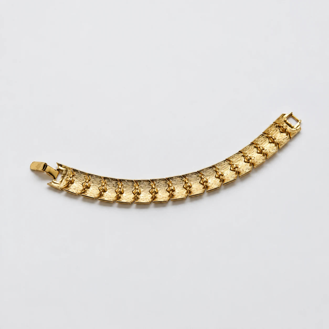 Vintage Gold-Tone Textured Chevron Link Bracelet — reverse link construction