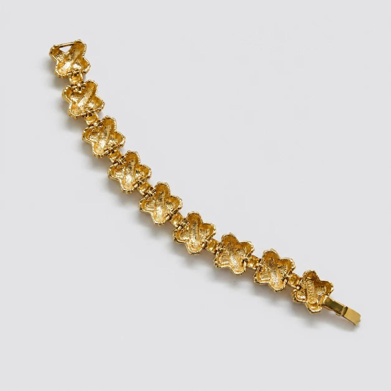 Vintage gold-tone textured knot link bracelet — reverse and clasp