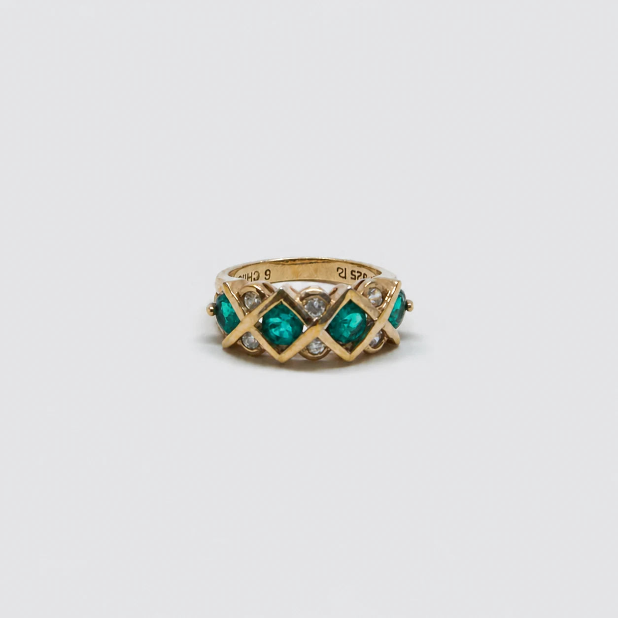 Vintage green and clear stone band ring — front
