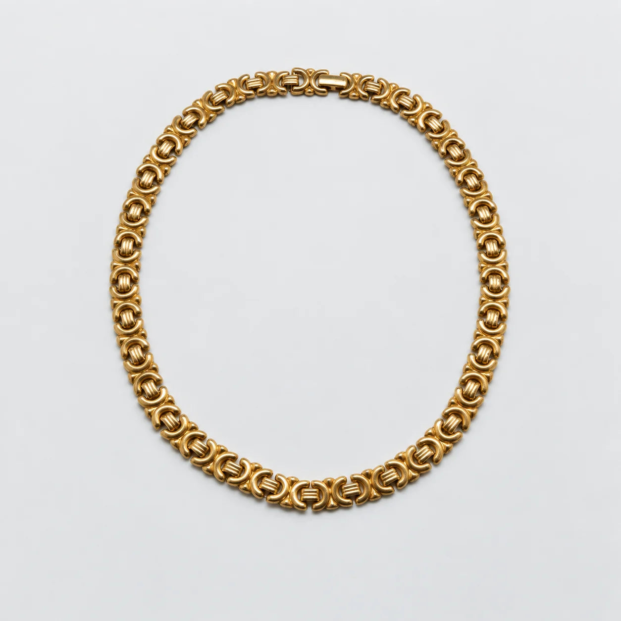 Vintage gold-tone horseshoe-link necklace — front
