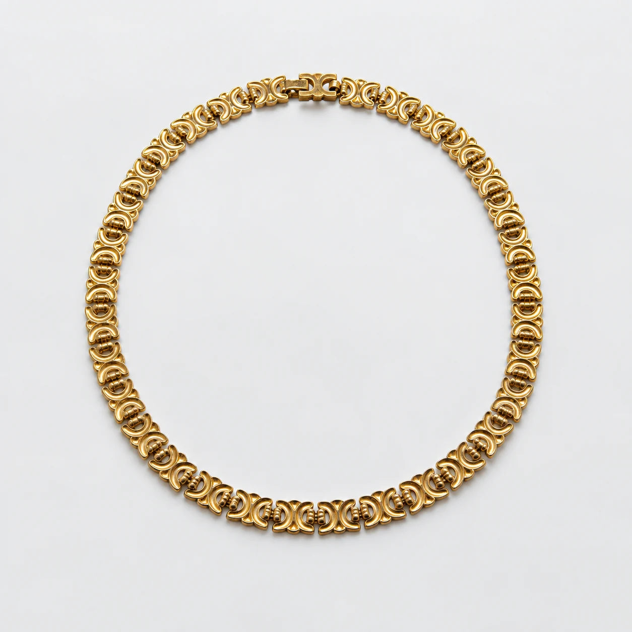Vintage gold-tone horseshoe-link necklace — reverse and clasp