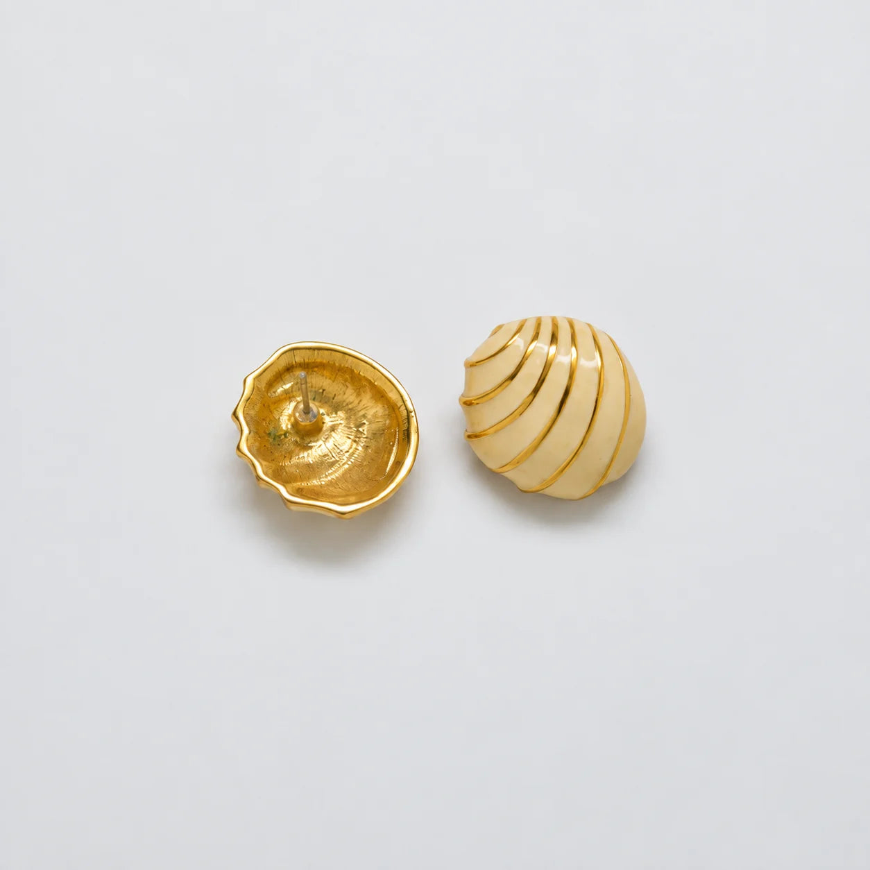 Vintage ivory-tone striped shell earrings — front and reverse