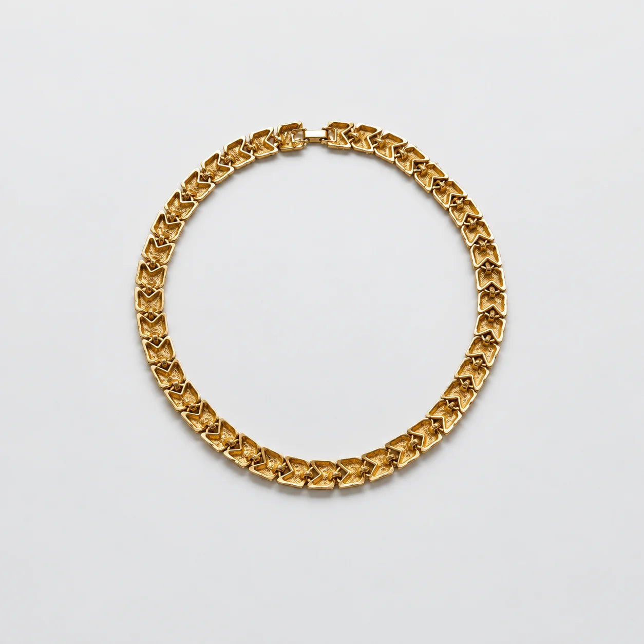 Vintage gold-tone woven-link collar necklace — reverse