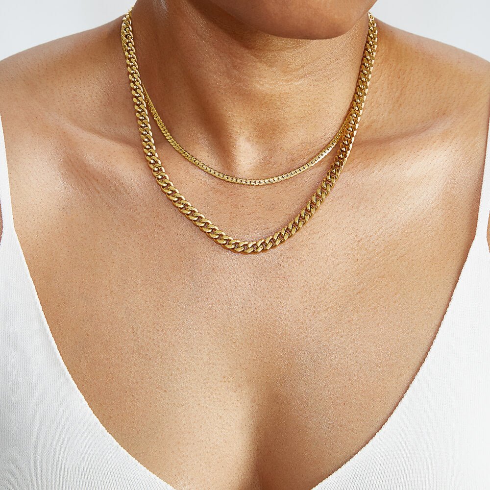 Sold at Auction: 14K Yellow Gold Serpentine Chain Link Necklace