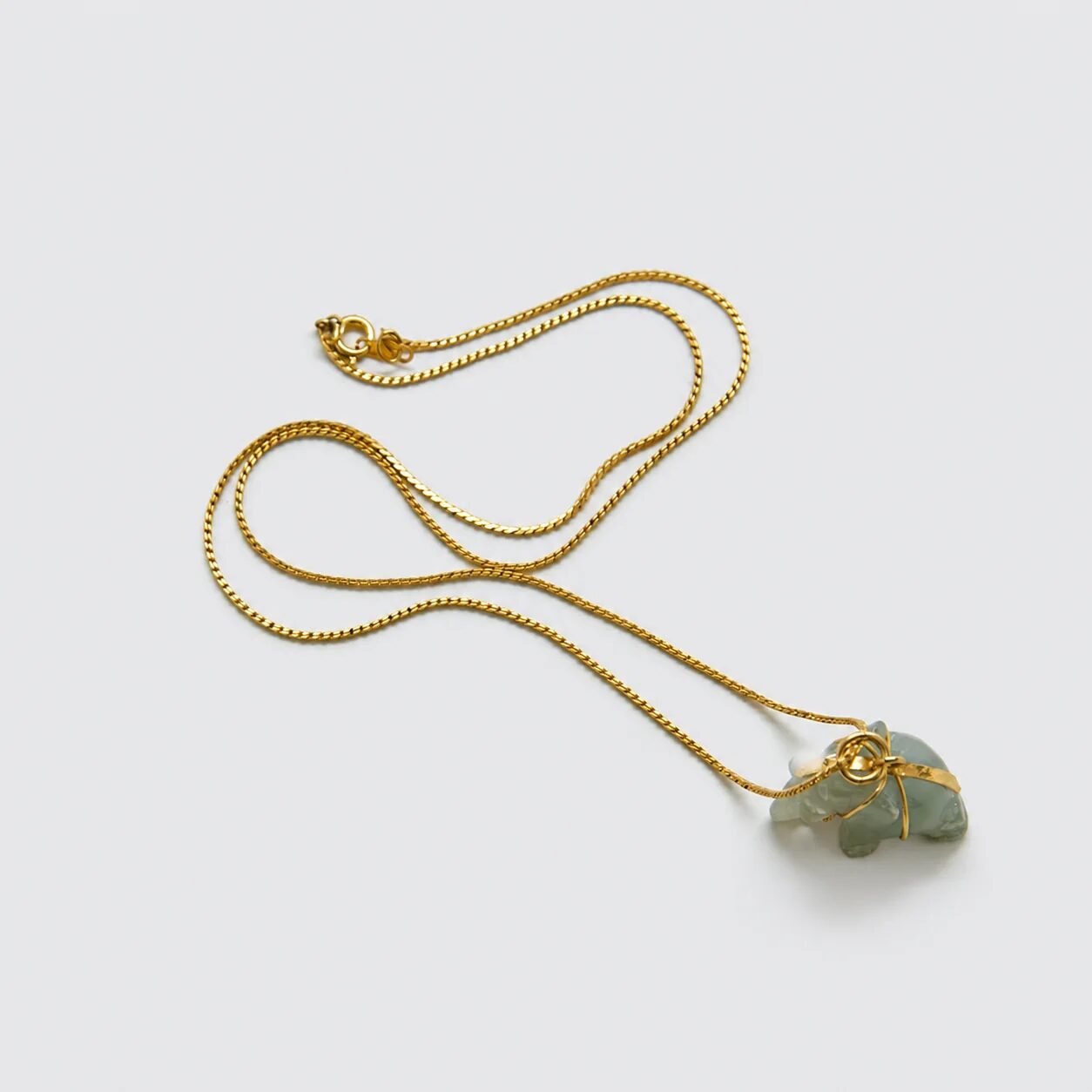 Vintage green stone elephant pendant necklace, pendant detail